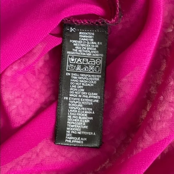 F21 Magenta sheer high low tank top - Picture 3 of 3